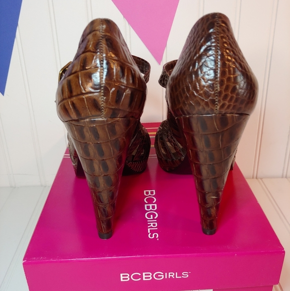BCBGirls NWOT Teah Croc Embossed Brown Leather Open Toe Platform Heels size 10 - Picture 7 of 7